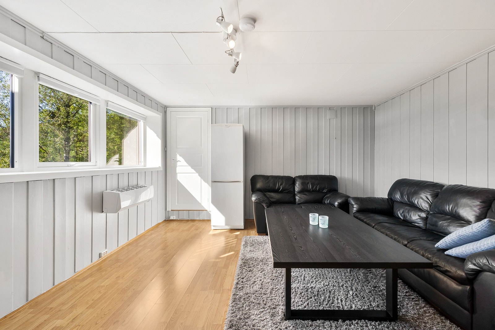 Lys og trivelig utleieleilighet i underetasjen med egen inngang Galleribilde