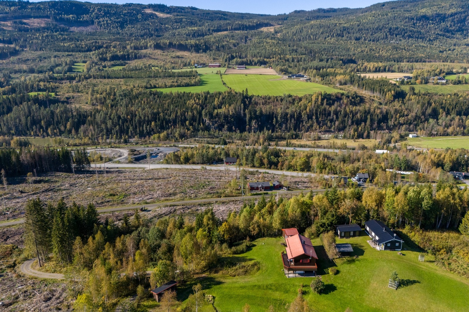 Beliggenheten gir deg en unik følelse av å være i rolige & landlige omgivelser. Galleribilde