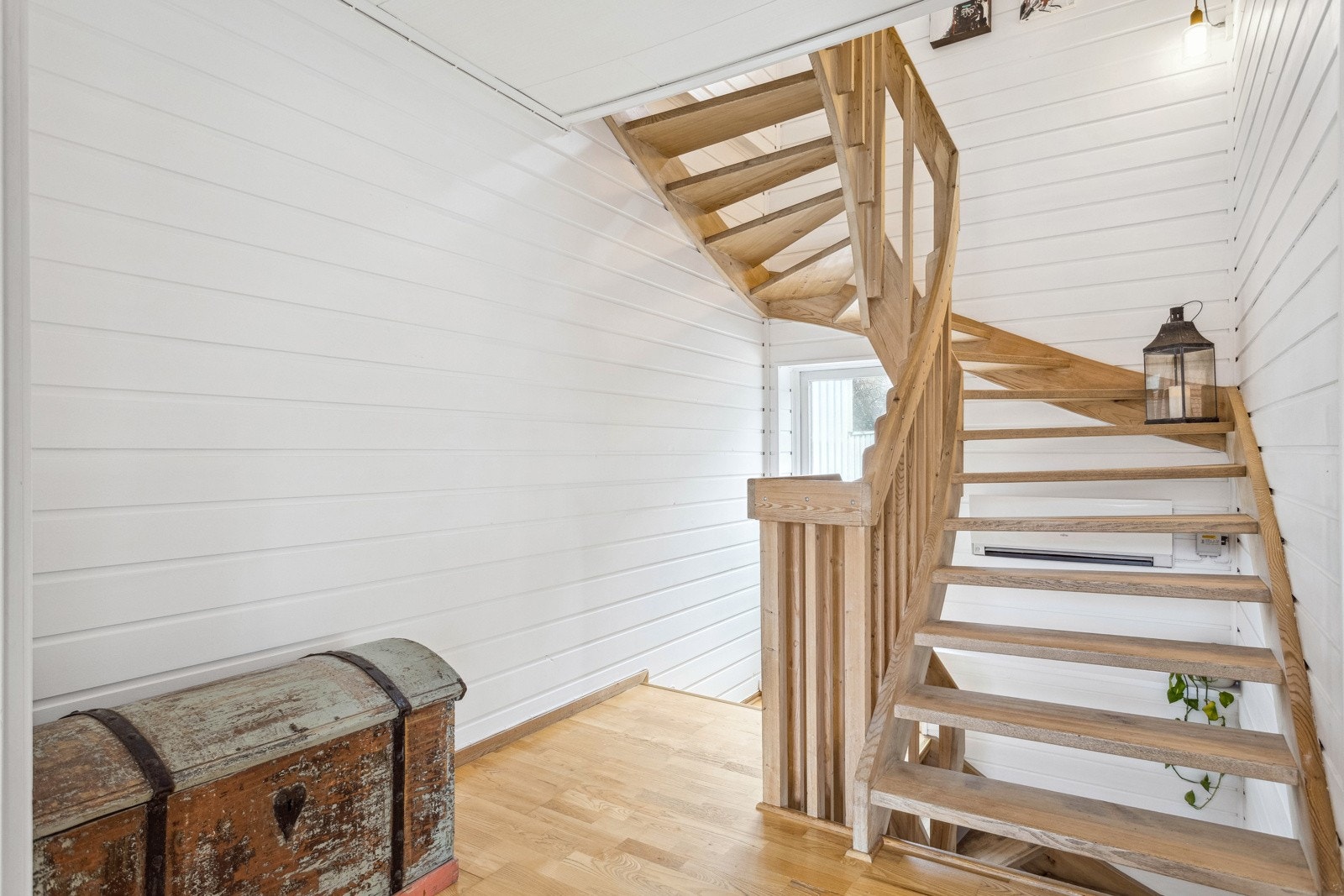 Fra trapperommet er det utgang til en hyggelig terrasse. Galleribilde