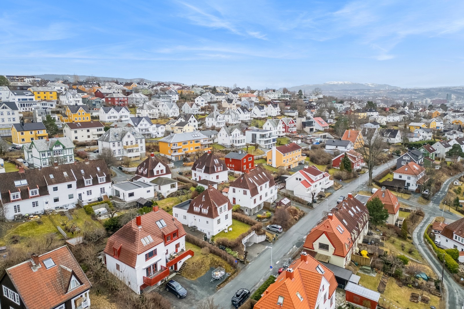 Området preges av en historisk atmosfære, som gir det en unik og sjarmerende karakter. Galleribilde