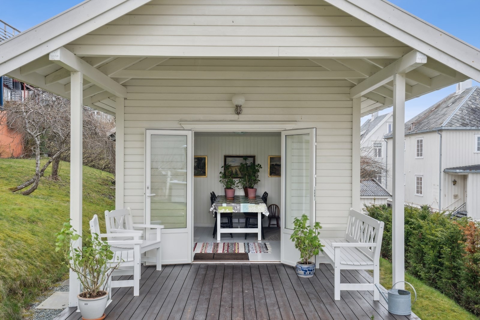 Hagestuen er en perfekt plass å trekke seg unna både for store og små Galleribilde