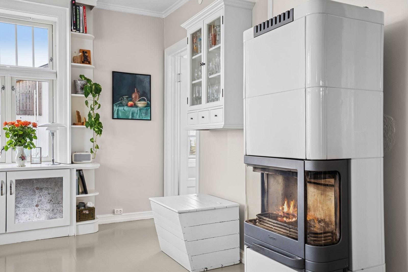 Også i 2.etg er det tilkoblet peis i olivinstein for de litt kaldere høst- og vinterkvelder Galleribilde