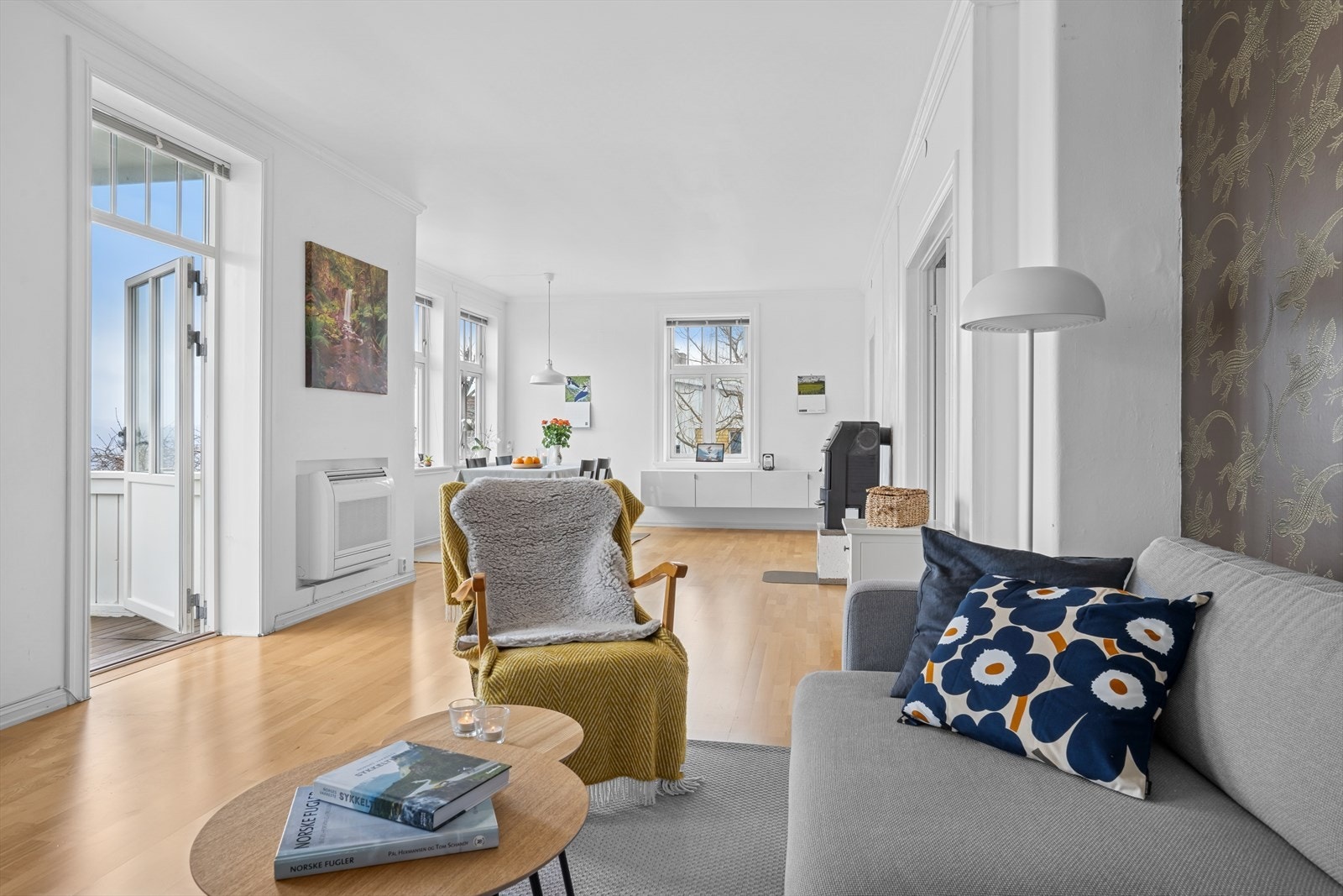 Fra stuen har man direkte tilkomst til balkongen Galleribilde