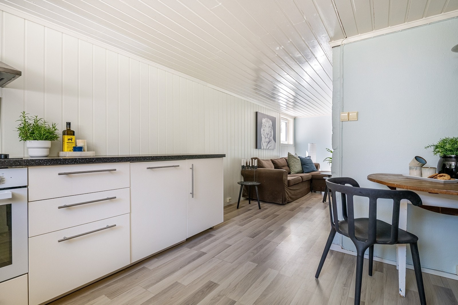 Plass til spisebord på kjøkken. Galleribilde