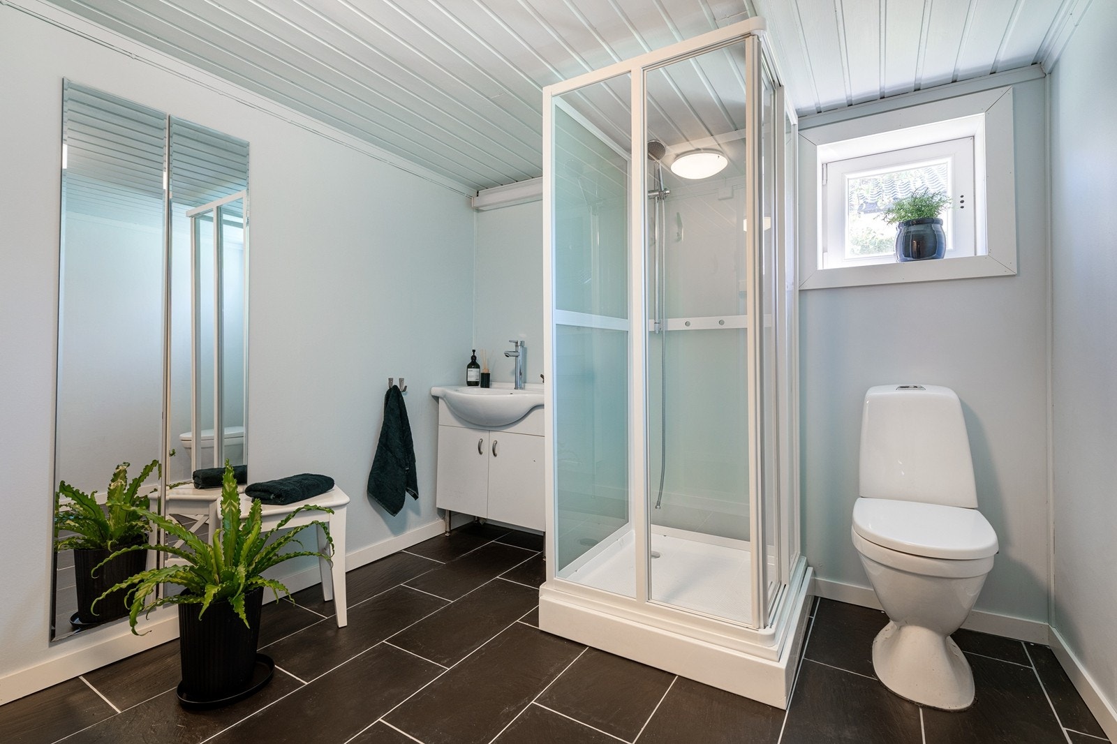 Bad i hybelen med god standard. Galleribilde