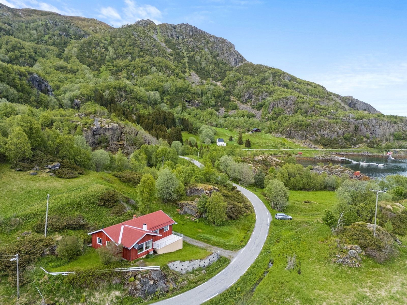 Boligen gir deg et naturrikt nærområde hvor du kan trekke en frisk natur og freden som følger. Galleribilde