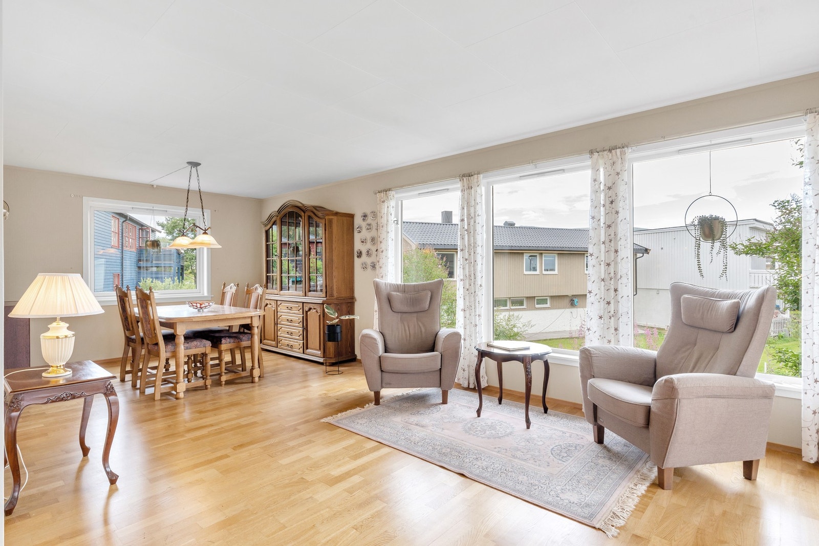 Spisestue også her i duse lune farger Galleribilde