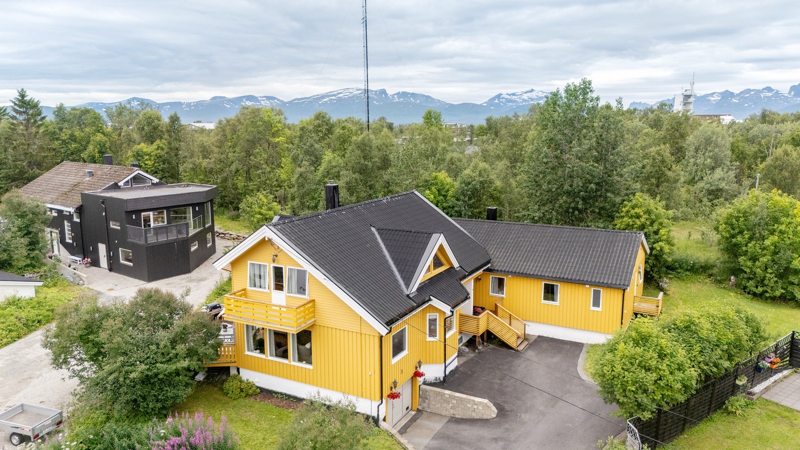 Fasade og adkomst Galleribilde