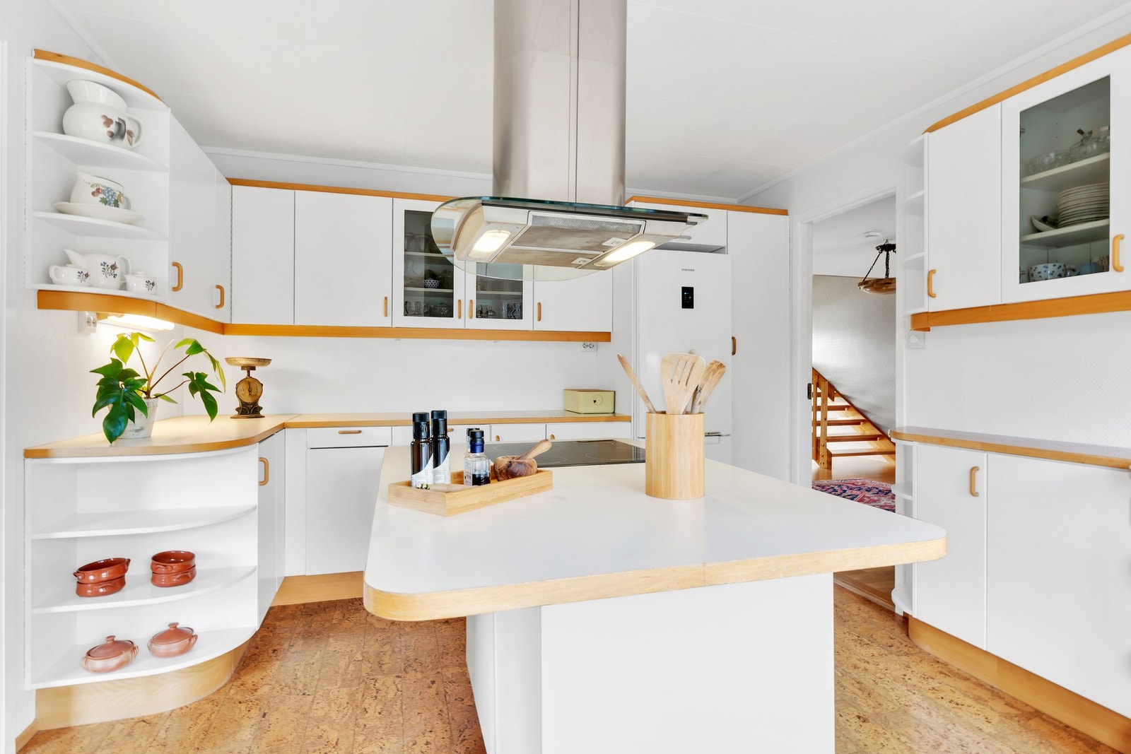 Godt med skap- benkeplass Galleribilde