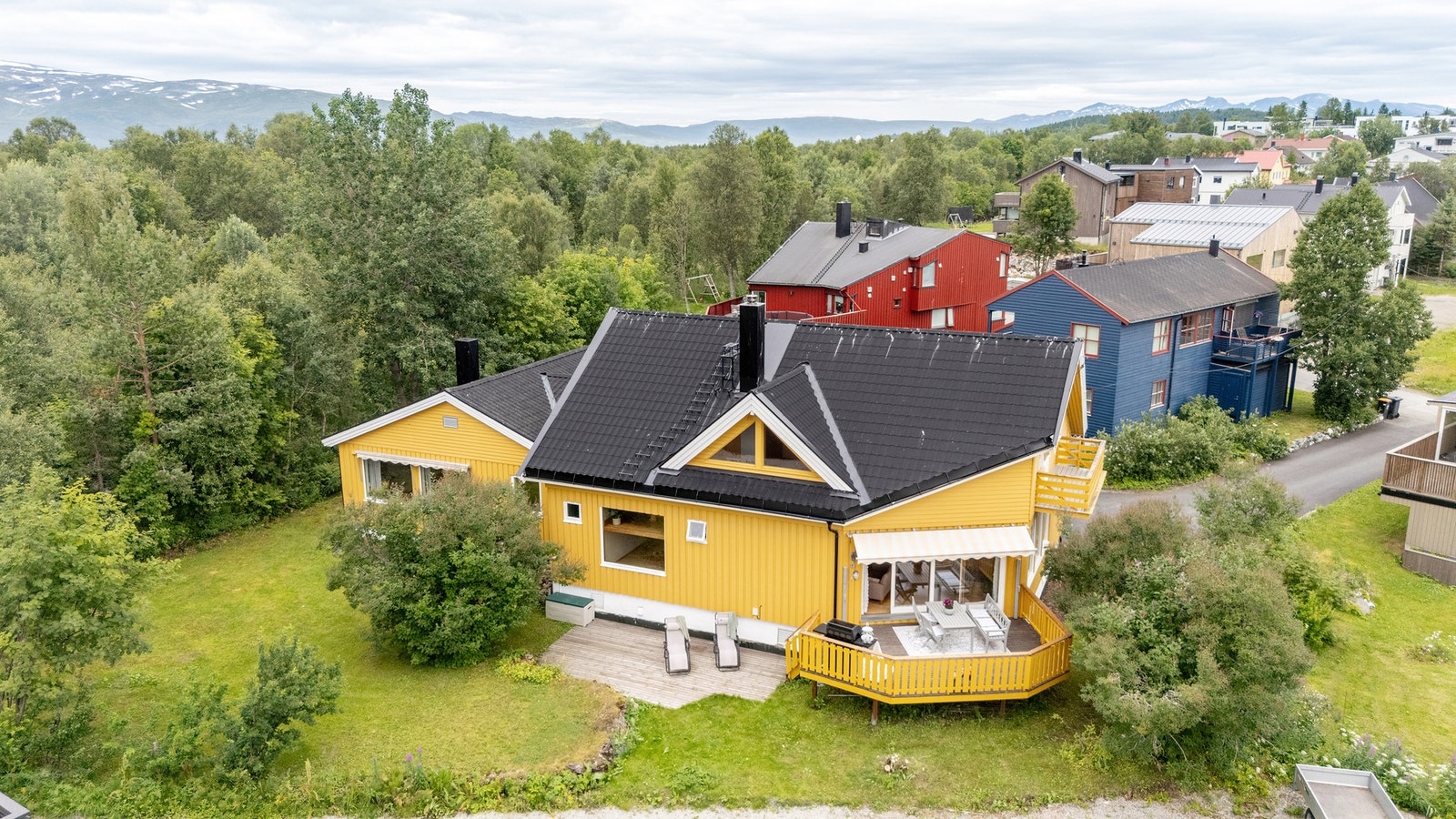 Skjermete uteområder med gode solforhold Galleribilde