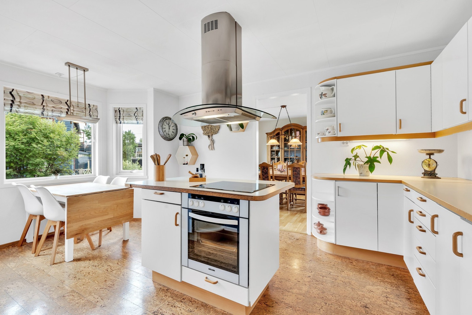 Kjøkken med spiseplass Galleribilde