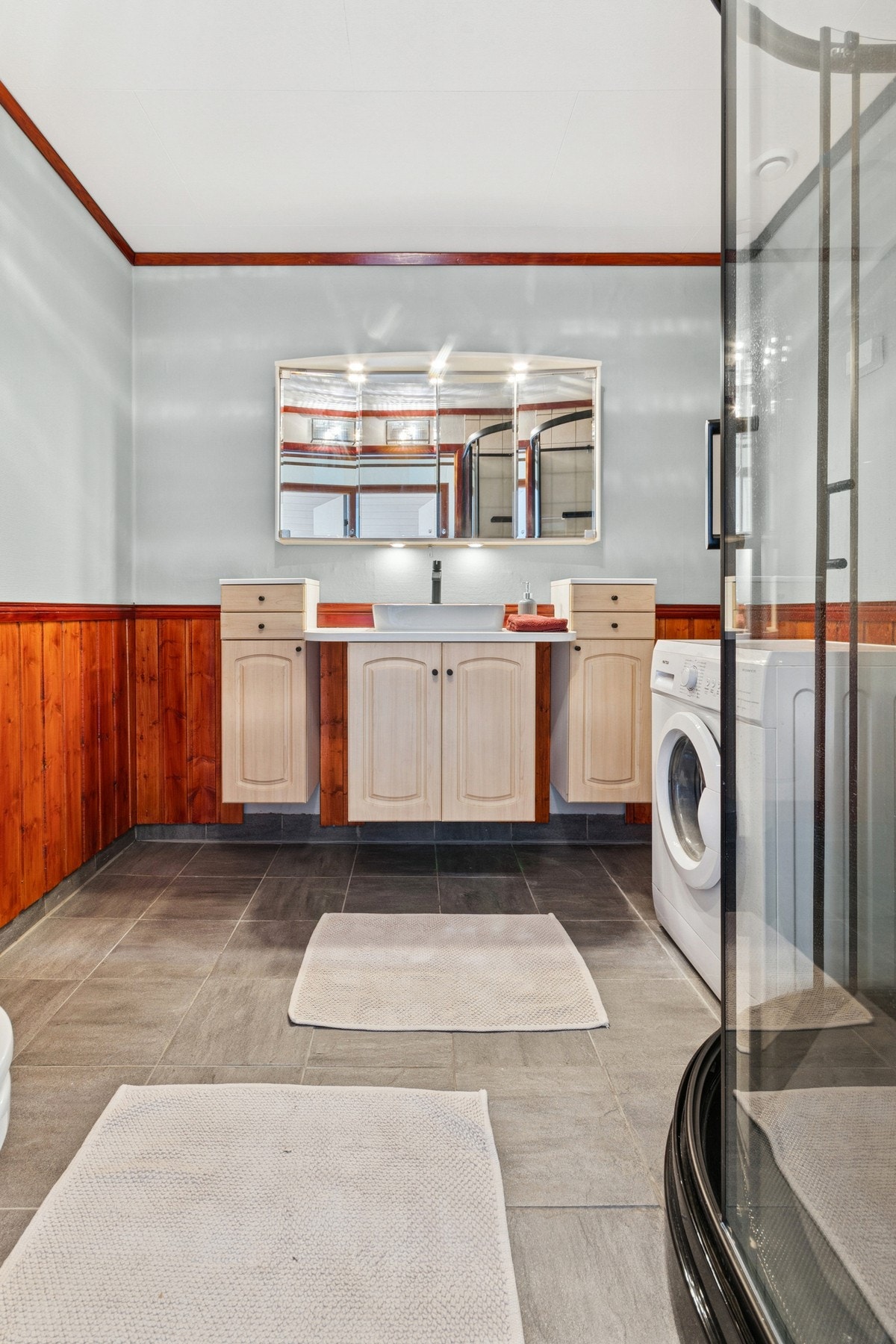 Bad med elektriske varmekabler. Galleribilde