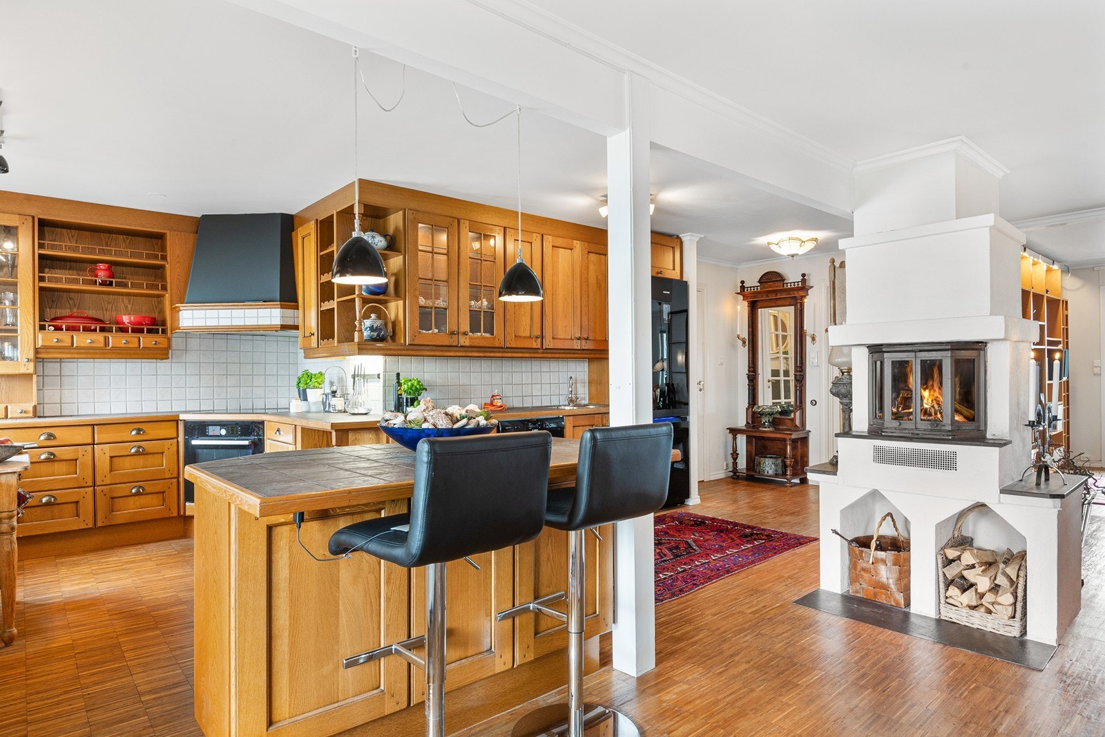 En velholdt leilighet med åpen og fin planløsning over to etasjer. Galleribilde