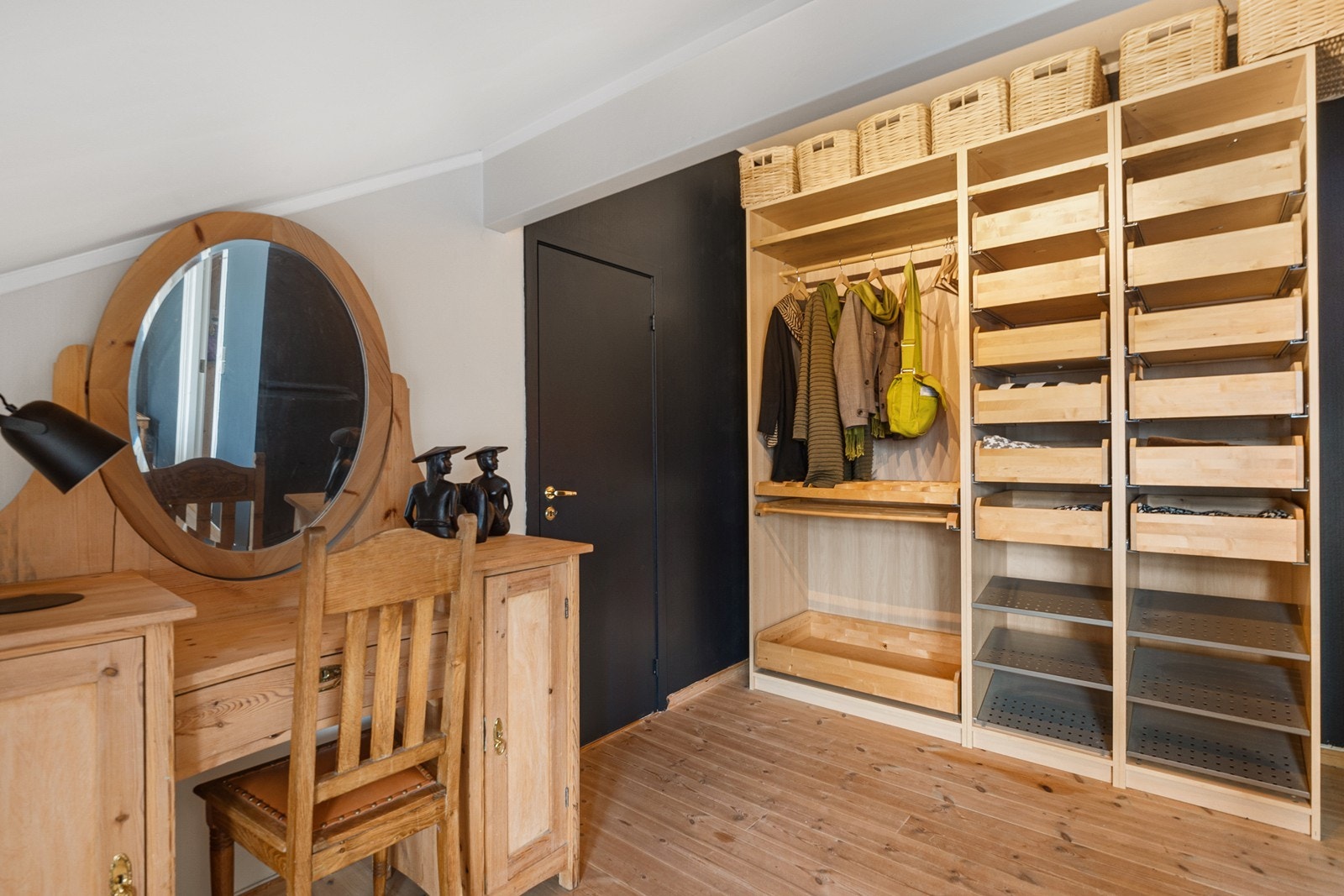 Hovedsoverom har tilgang til walk-in garderobe. Galleribilde