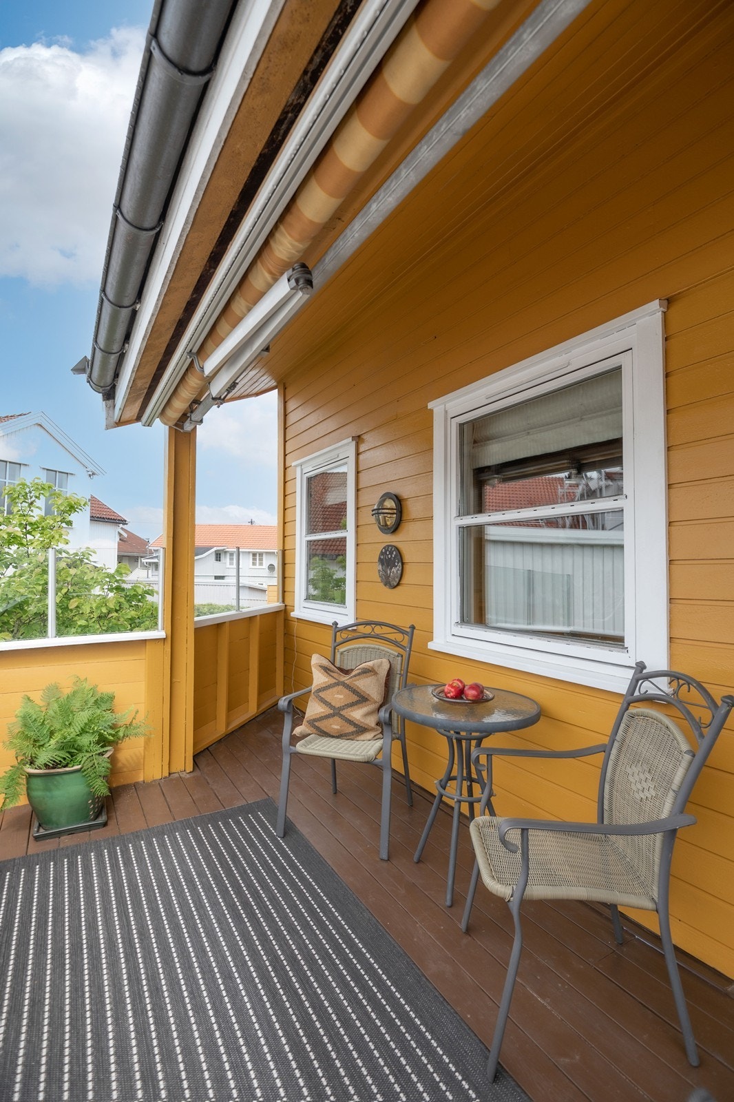 Her har man solen fra formiddag til sen ettermiddag. Galleribilde