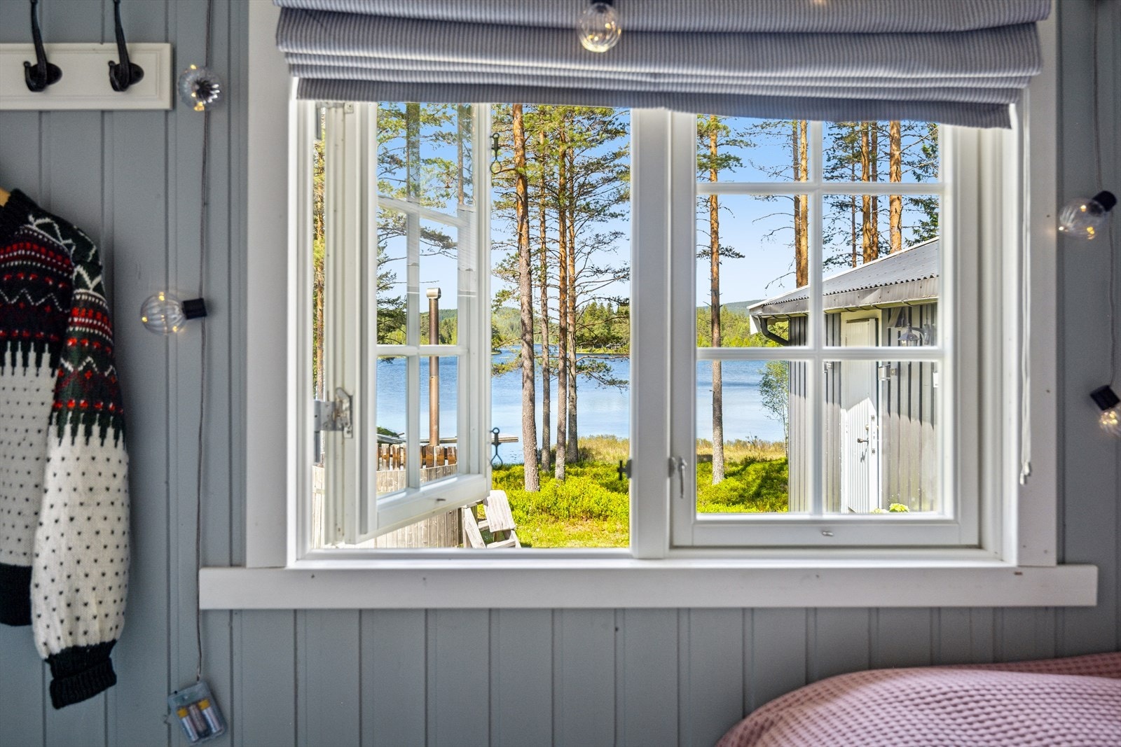 Fra det andre soverommet kan man nyte den herlige utsikten! Galleribilde