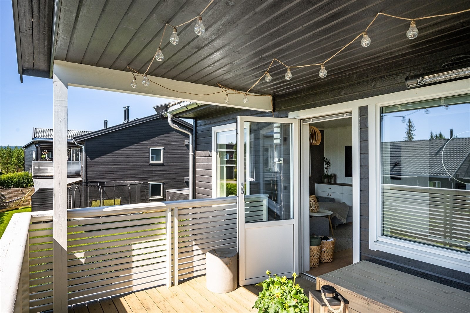 Det er også montert varmelampe, utebelysning og stikkontakt. Galleribilde