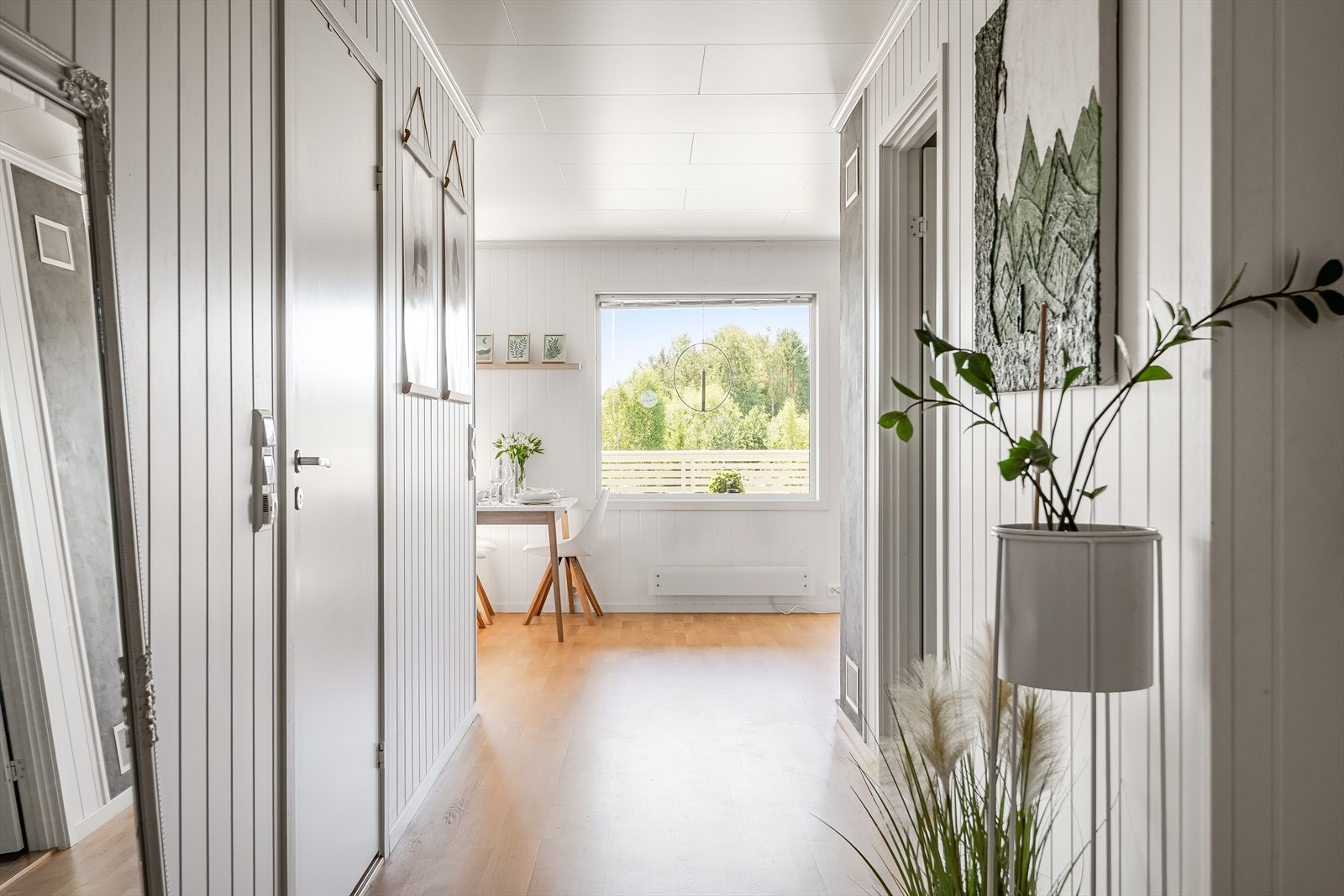 Leiligheten holder en gjennomgående god og moderne standard fra 2014 - her kan du flytte rett inn! Galleribilde