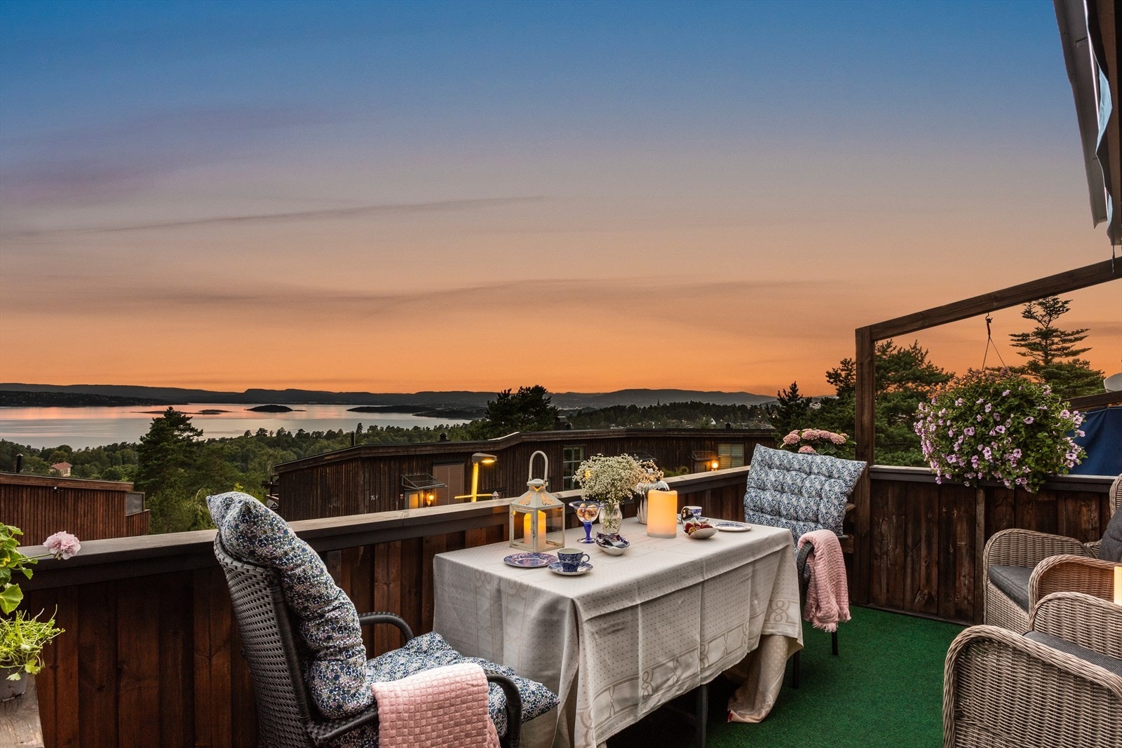 Rekkehus over to plan i fantastiske Hallagerbakken! Galleribilde