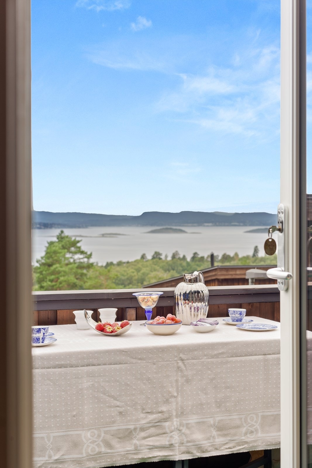 Fra stuen kommer du ut på vestvendt balkong på 10 kvm. Galleribilde