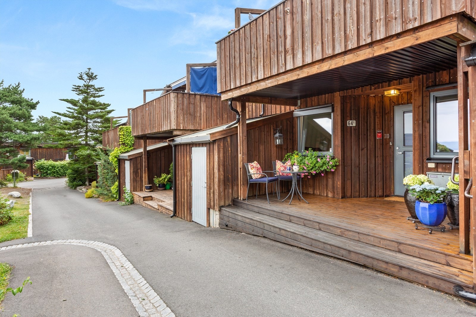 I forbindelse med inngangspartiet har du en praktisk utebod. Galleribilde