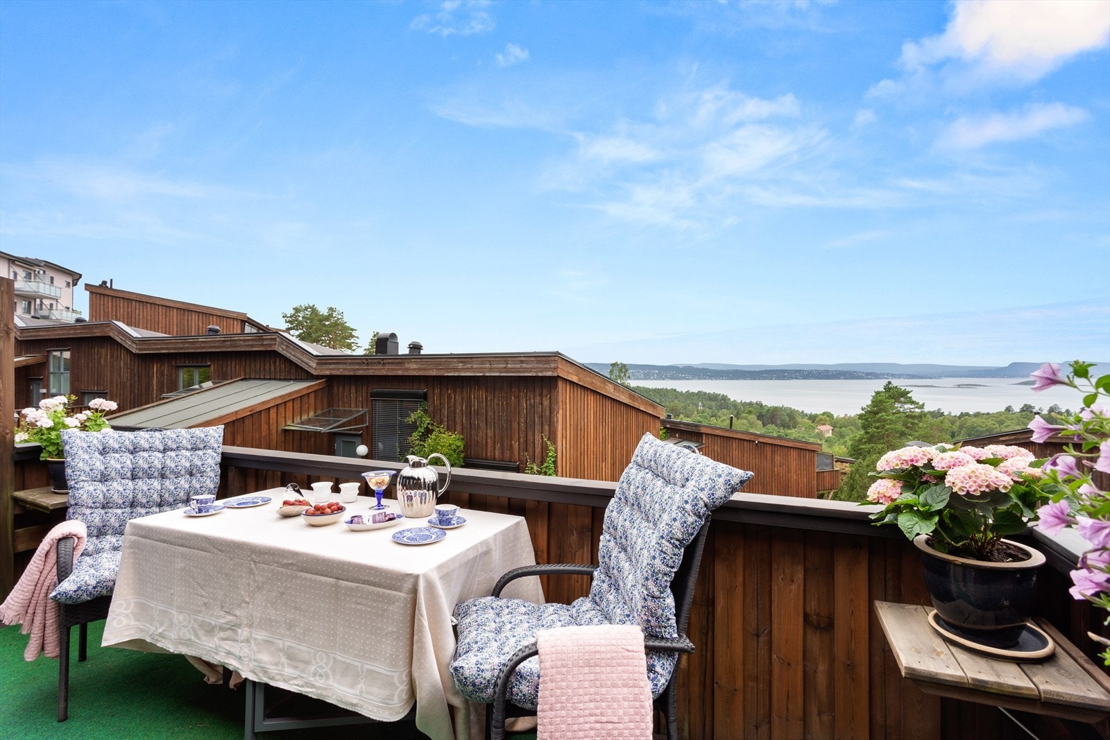 Her vil du bo i et området som har en perfekt balansen mellom byliv og natur. Galleribilde