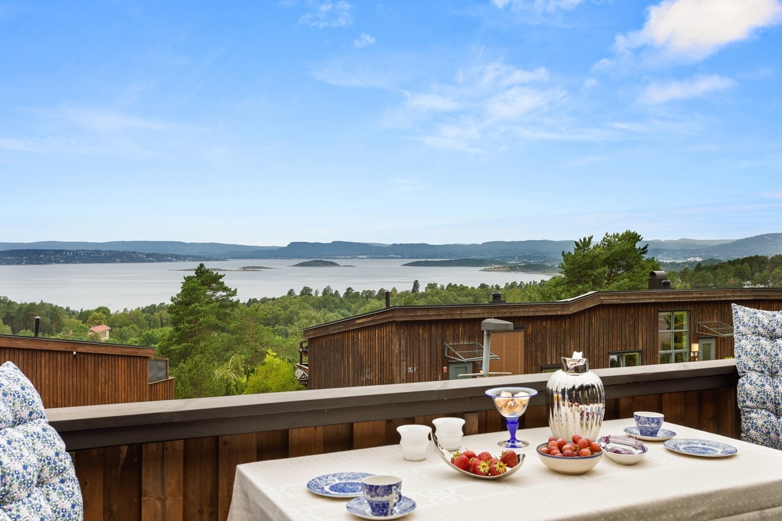 Den solrike balkongen er prikken over i´en for denne boligen. Galleribilde