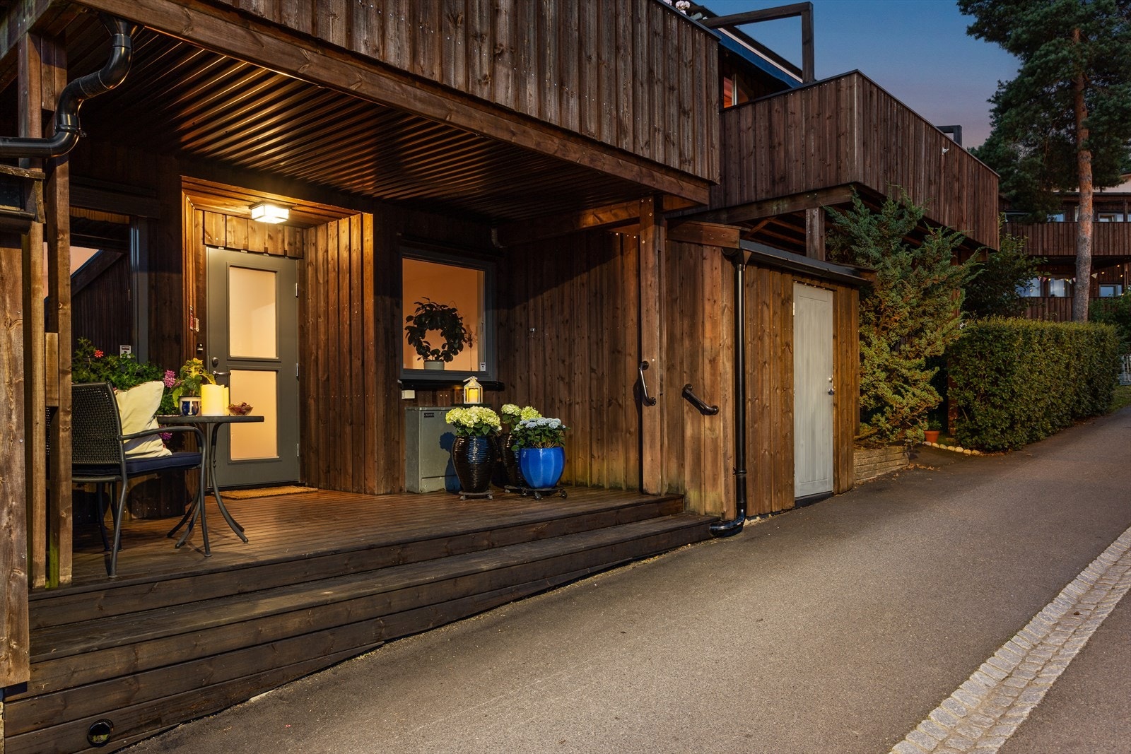 Du ønskes velkommen via et hyggelig inngangsparti på 10 kvm. Galleribilde