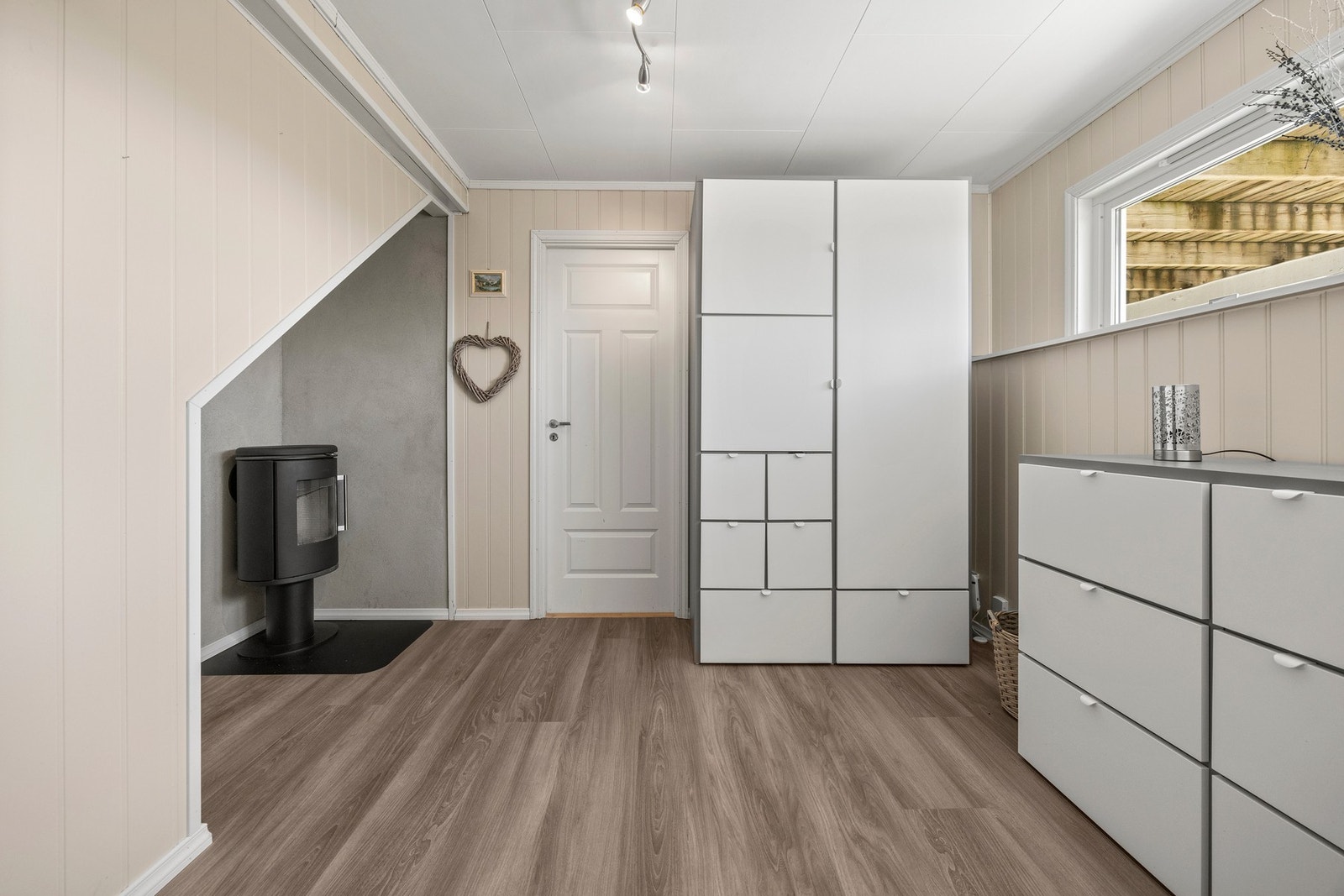 Gang - 12 kvm. Ny vedovn som ble montert i 2024. Galleribilde