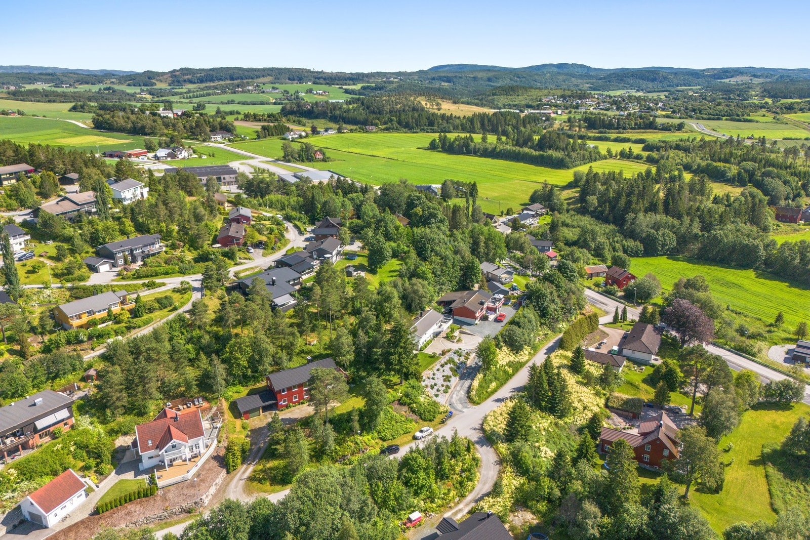 Attraktiv og barnevennlig beliggenhet på Mære med gangavstand til barnehage og skole. Galleribilde