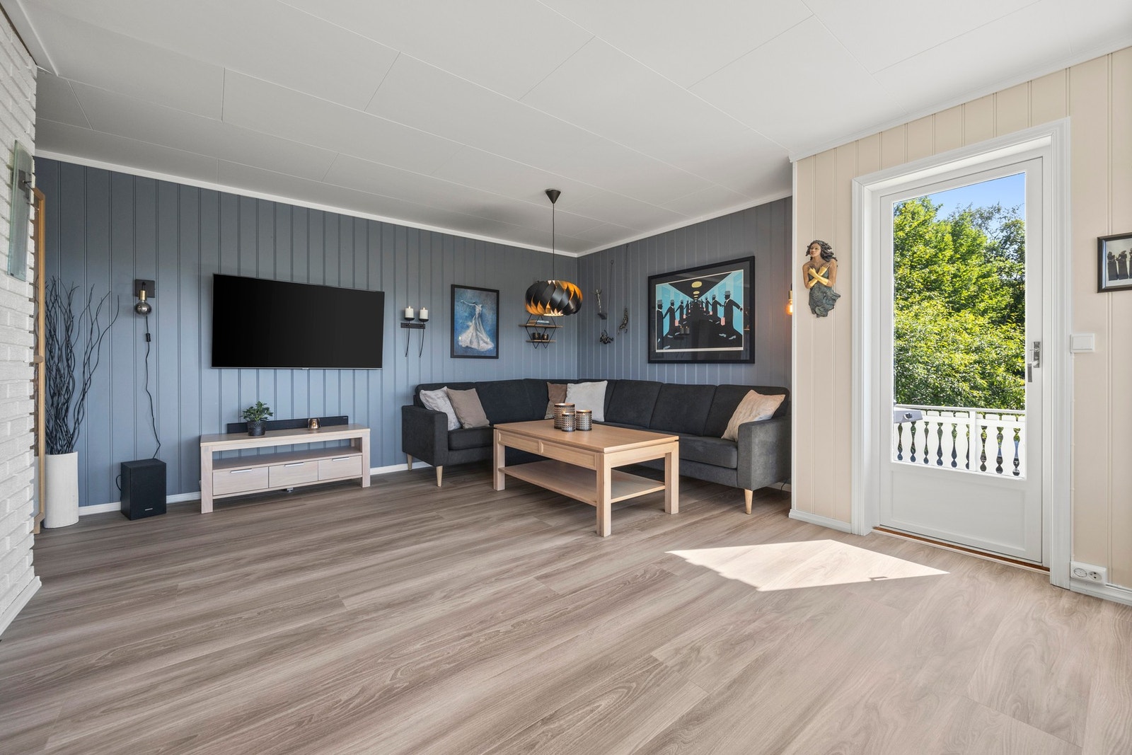 Boligen har oppvarming fra vedfyring (2024), varmepumpe (2009) og elektrisitet Galleribilde