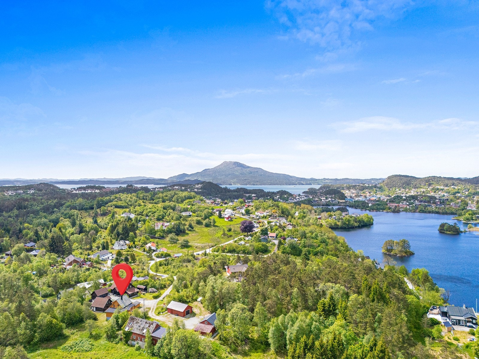 Eneboligen ligger i et attraktivt og familievennlig område på Stord. Galleribilde