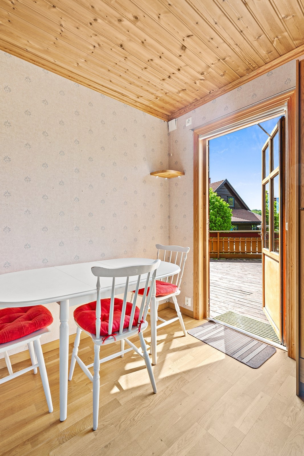 God plass til spisegruppe. Galleribilde