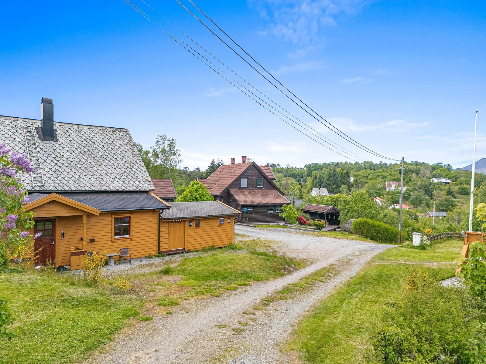 Eier har opplyst at det ble oppført rundt 1972/73. I 2002 ble huset tilbygget mot vest. Overflater i tilbygget del er fra denne perioden. Galleribilde