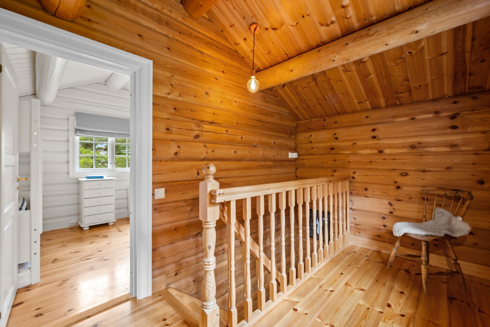 På loftet er det enda et soverom. Galleribilde