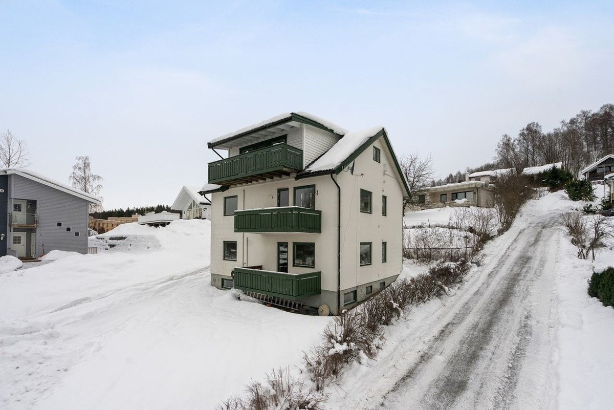 Fin liten balkong tilhørende leiligheten Galleribilde