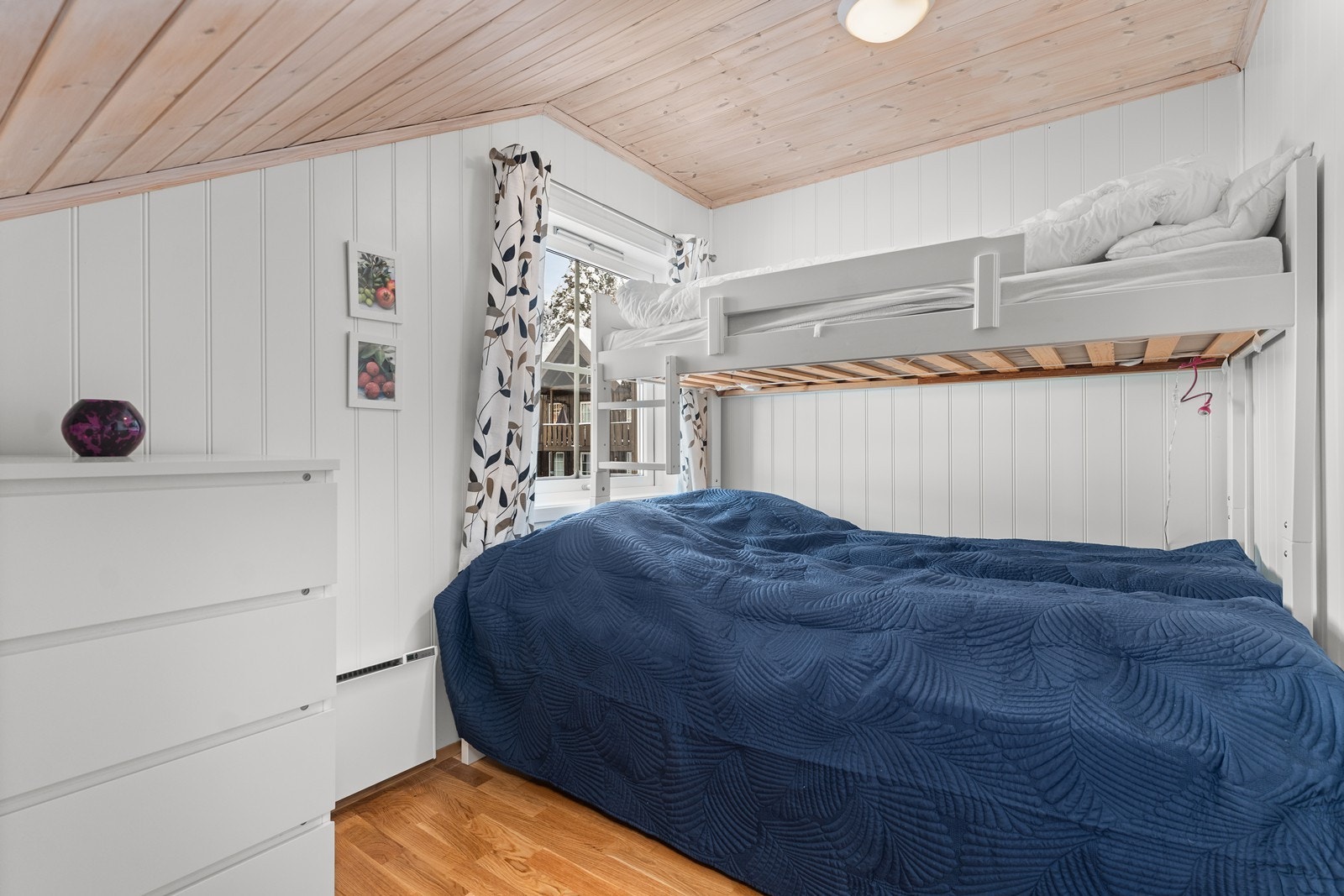 Dette rommet brukes som leilighetens soverom 5 men er ikke inntegnet i godkjente tegninger hvor det der fremstår som en del av stuen. Galleribilde