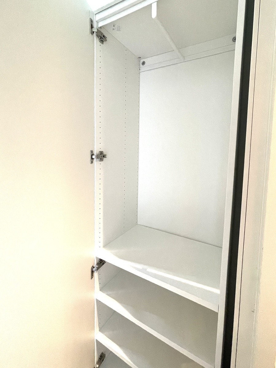 Stort klesskap Galleribilde