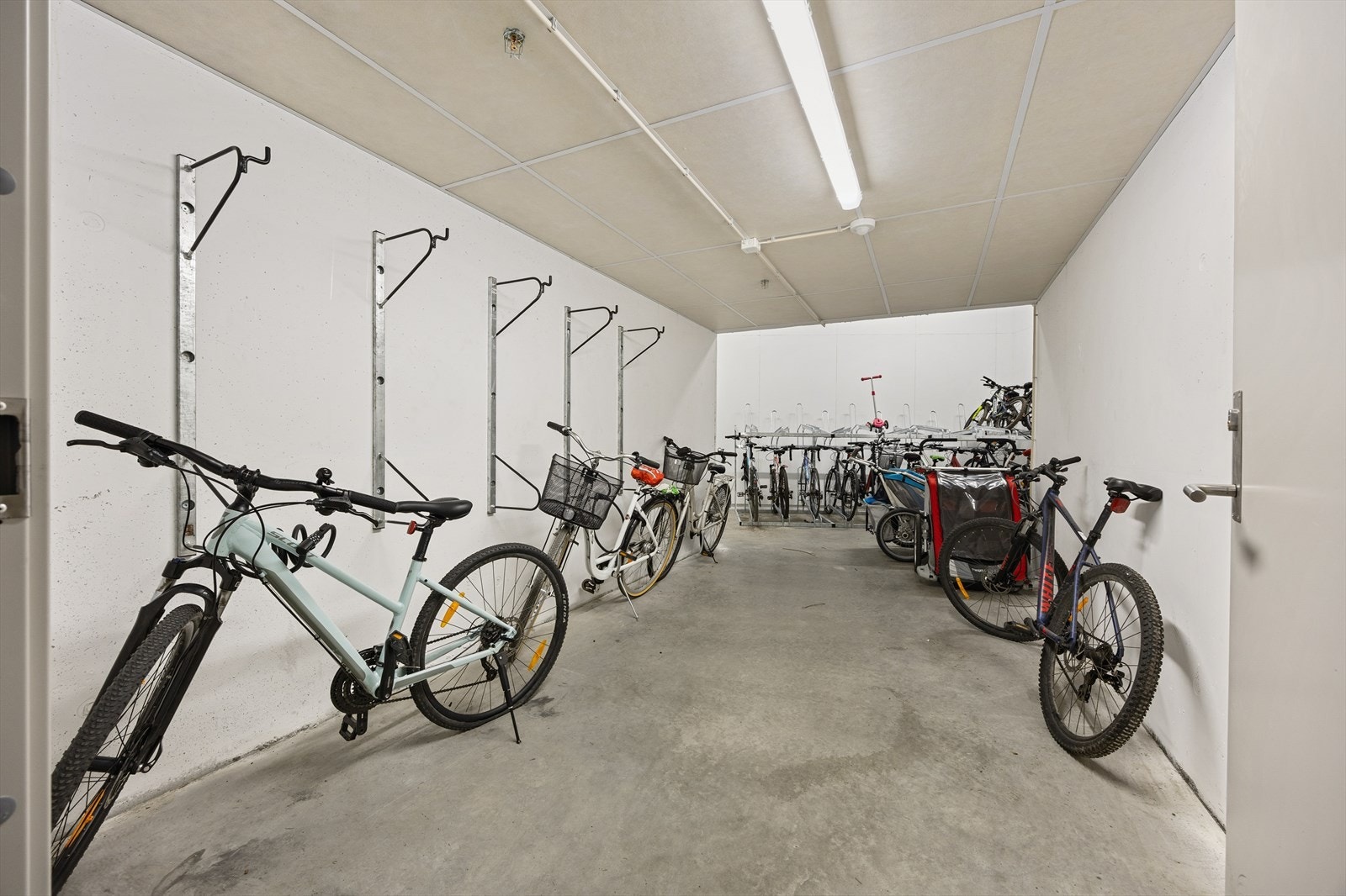 Felles sykkelbod i sameiet. Galleribilde