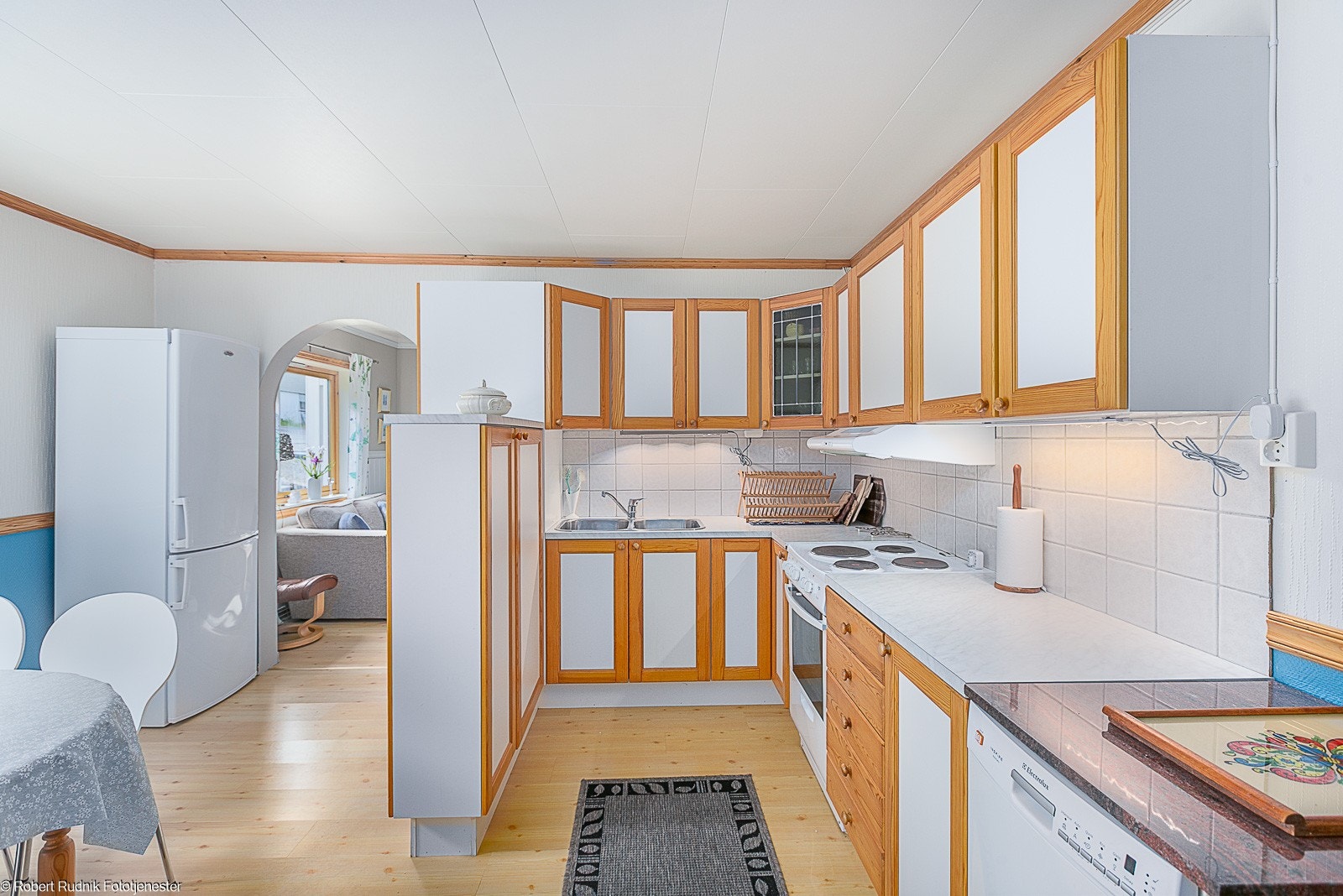 Frittstående hvitevarer medfølger handelen sammen med øvrig innbo som vist på visning. Galleribilde