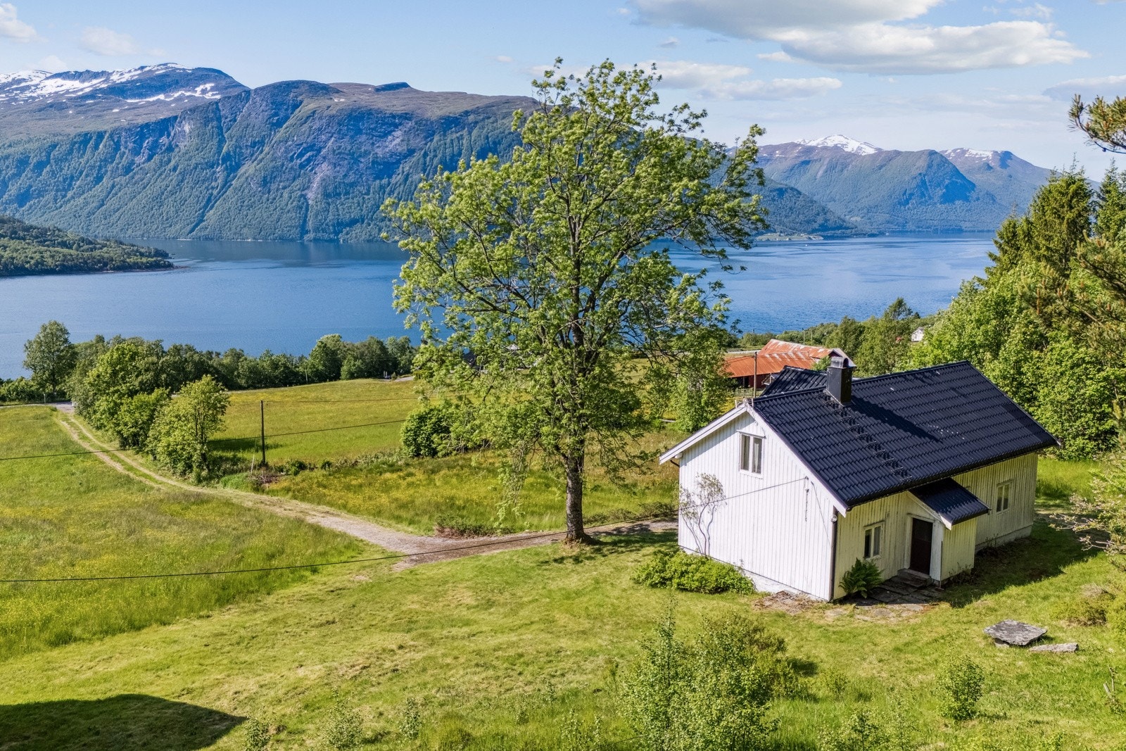 Gårdstun Galleribilde