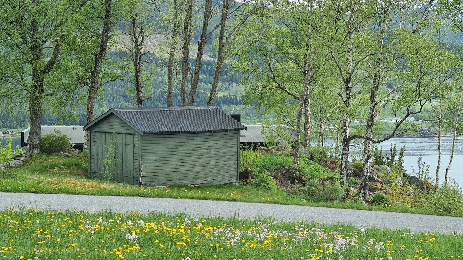 Garasje ved hovedveien Galleribilde