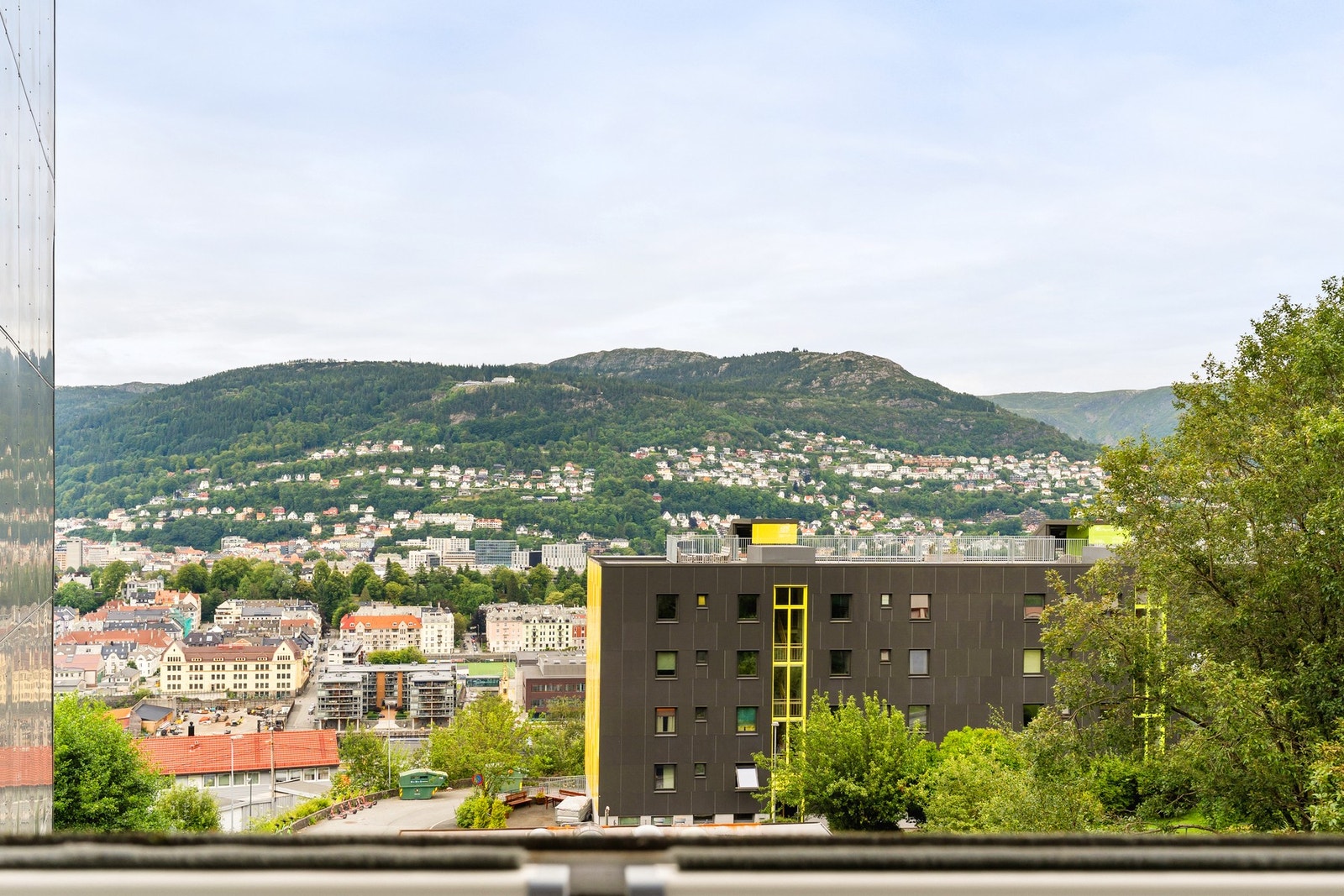 Flott utsikt over byfjellene! Galleribilde