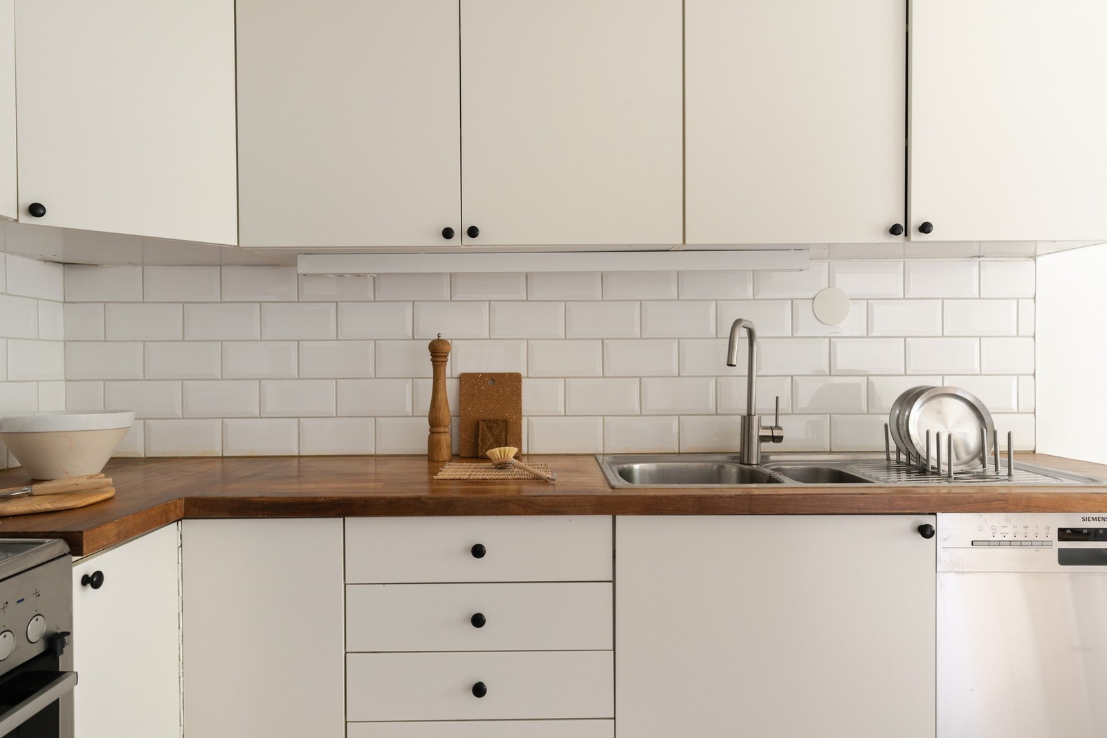 Det er rikelig med skap- og benkeplass, og alt ligger til rette for å stelle i stand de herligste måltider. Galleribilde