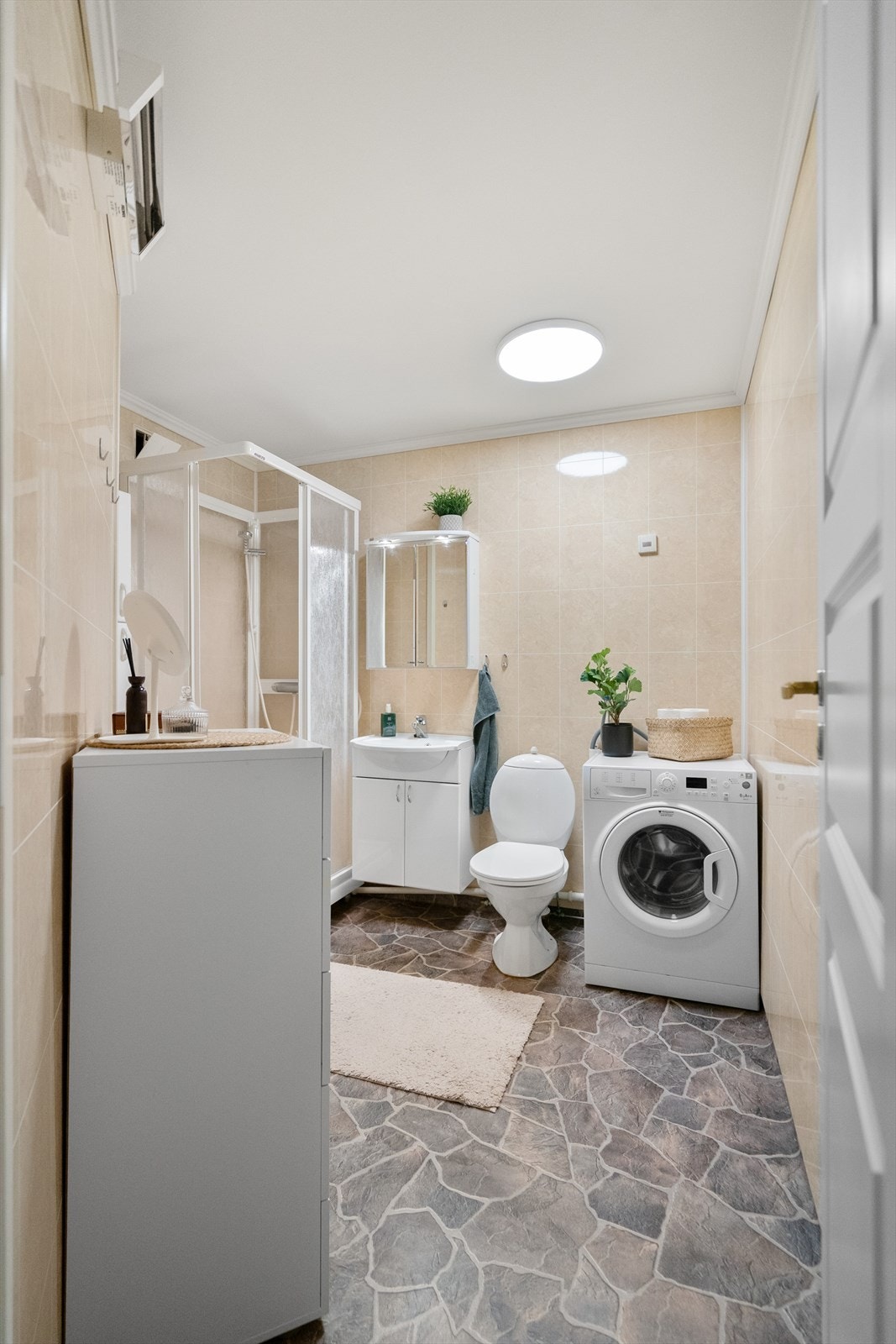 Badet er utstyrt med utløp for vaskemaskin Galleribilde