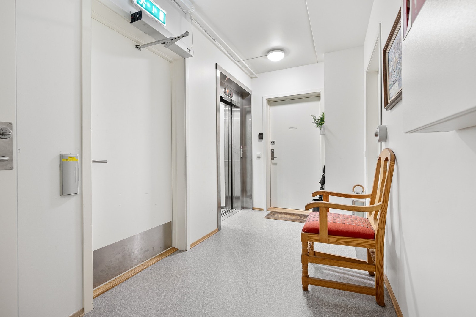 Felles trappeoppgang med heis Galleribilde