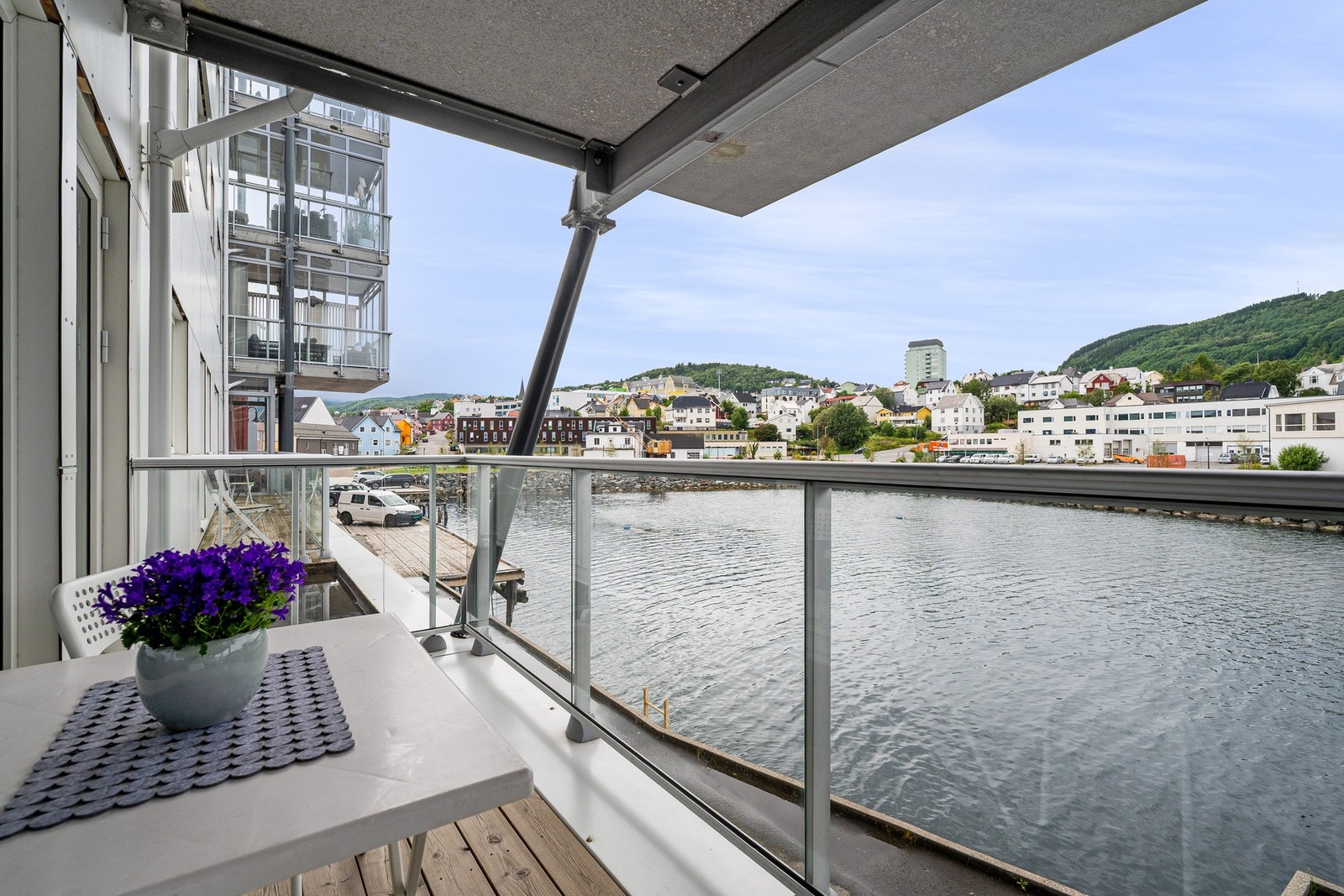 Koselig balkong i tilknytning til stua Galleribilde