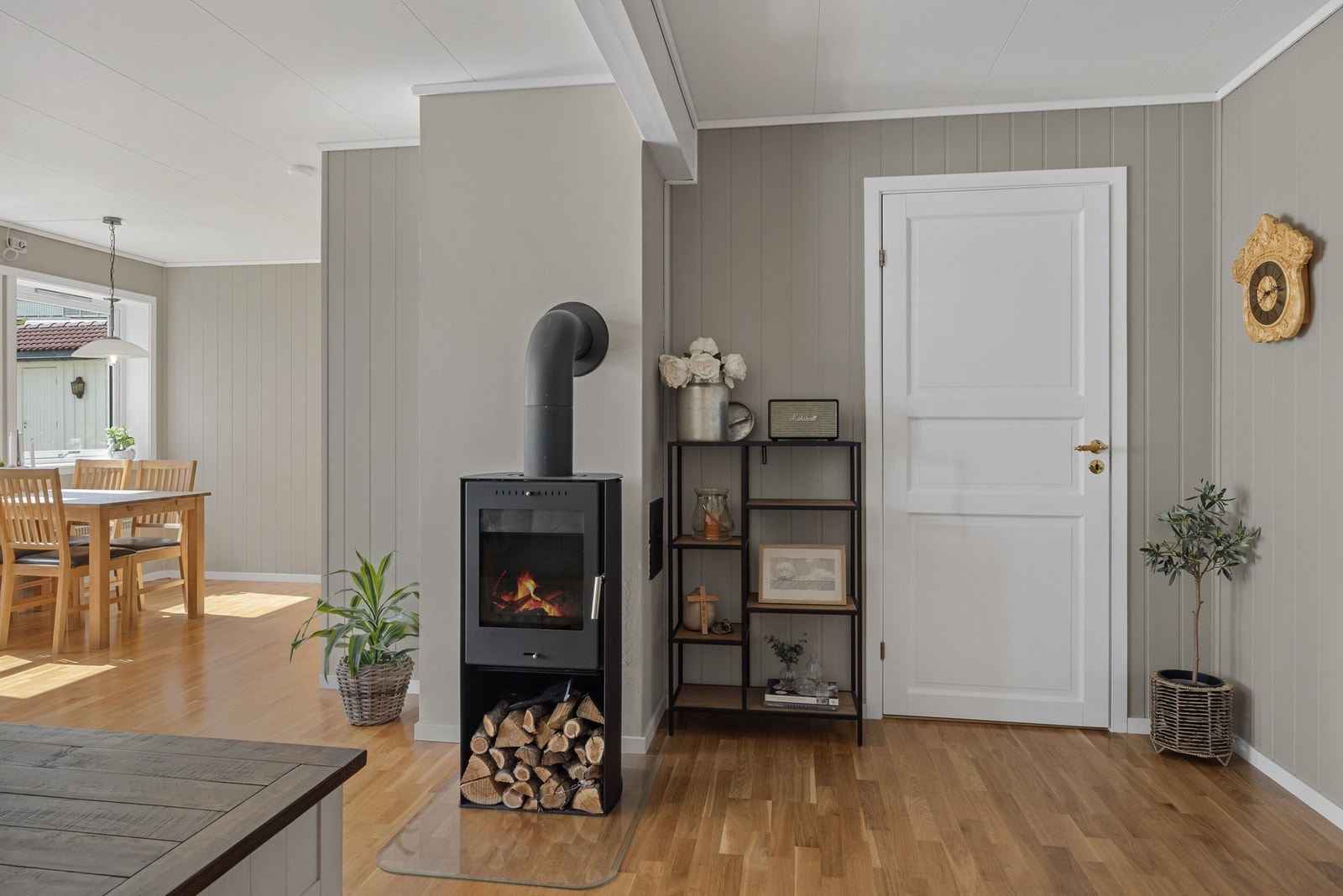 Det ble montert ny ovn og sotluke høsten 2024 Galleribilde