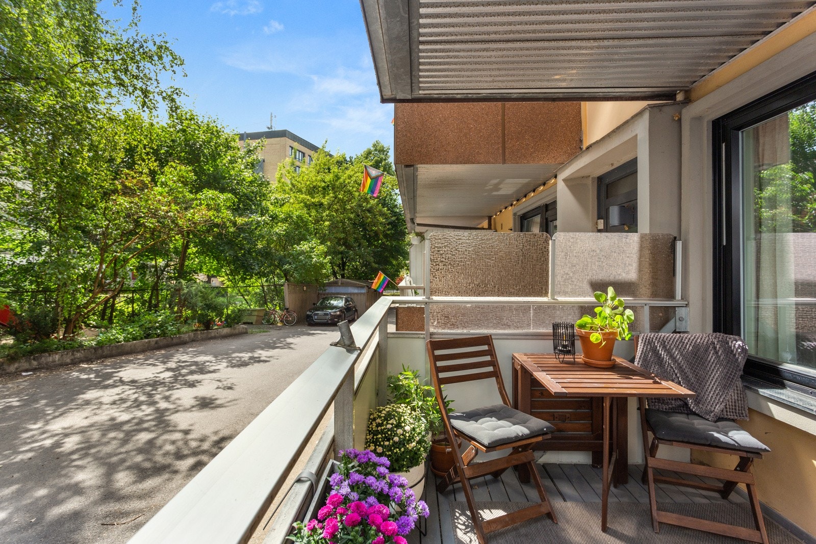 Balkongen er en perfekt plass å nyte morgenkaffen. Galleribilde