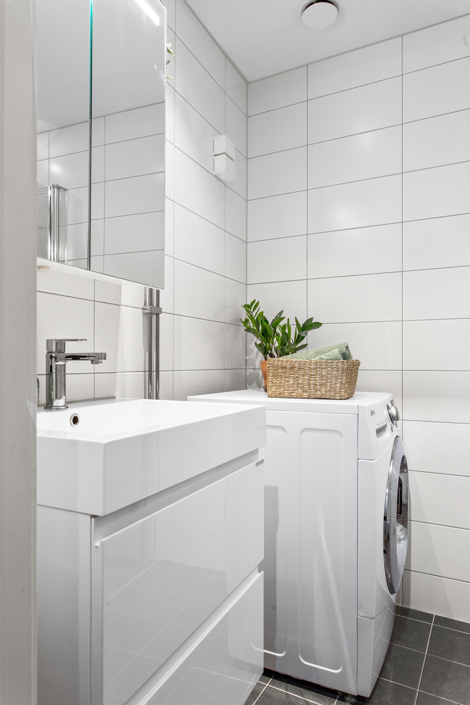 Her er det både plass og opplegg for vaskemaskin. Galleribilde